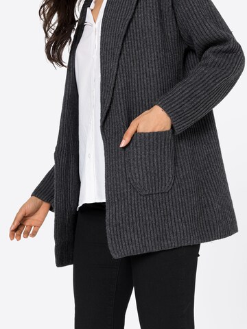 Banana Republic Strickjacke in Grau