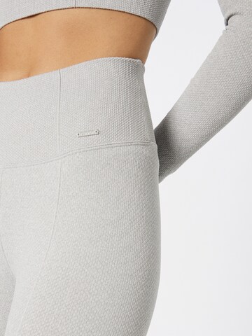 Skinny Pantaloni sportivi di aim'n in grigio