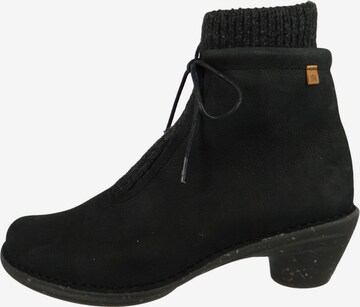 EL NATURALISTA Lace-Up Ankle Boots in Black