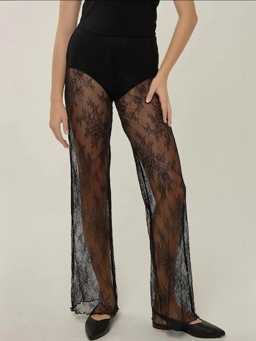 Hiccup - Flared Calças em preto: frente