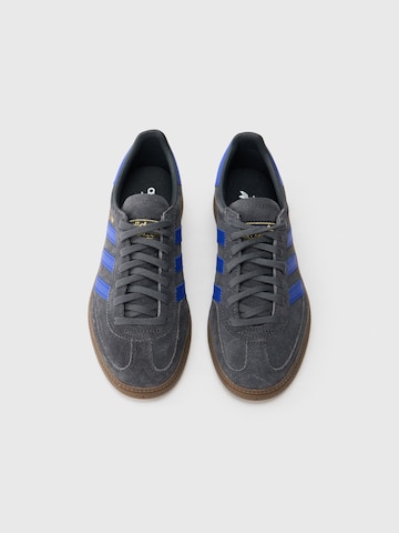ADIDAS ORIGINALS Сникърси 'Handball Spezial' в сиво