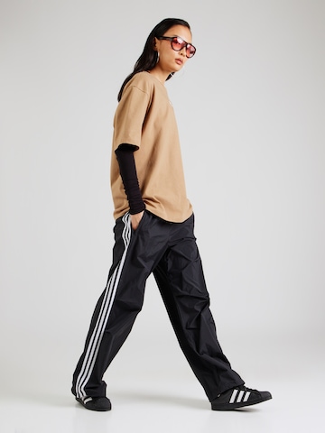 ADIDAS ORIGINALS Shirt 'ESS' in Bruin