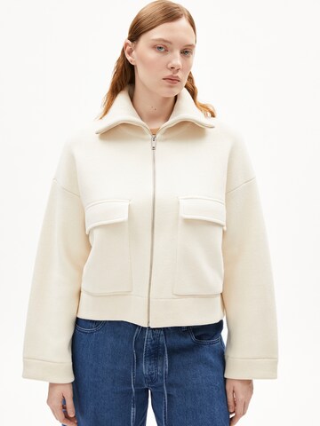 Cardigan 'Joanna' ARMEDANGELS en beige : devant