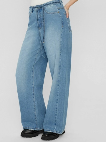 NÜMPH Regular Jeans ' NUBROOKLYN ' in Blue: front