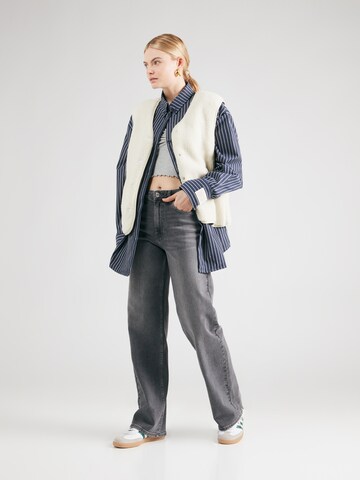 Wide leg Jeans 'ONLJUDITH' di ONLY in grigio