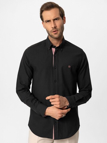 Coupe regular Chemise Dandalo en noir : devant
