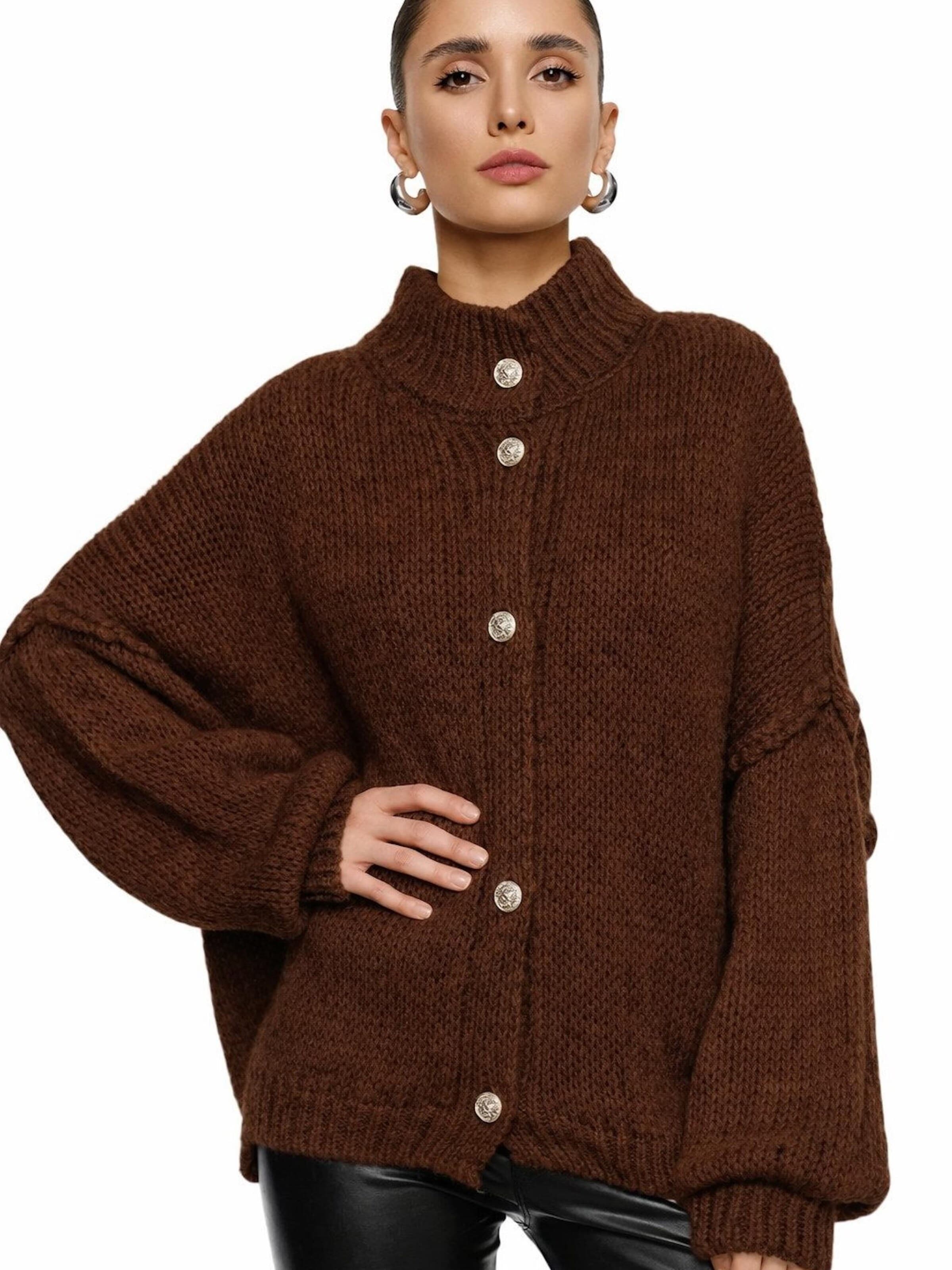 Worldclassca Oversized Cardigan 'Strickjacke mit Knopf' in Brown: front