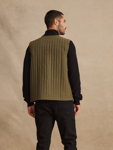 DAN FOX APPAREL Bodywarmer 'Fabian' in Groen