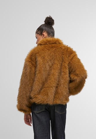 Karl Kani Tussenjas in Bruin