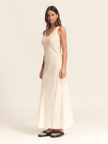 Rochie de la St MRLO pe bej