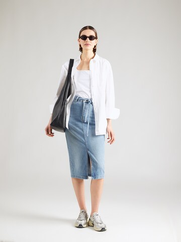 Sublevel - Falda en azul