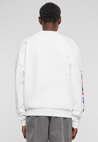 MT Upscale Sweatshirt in White