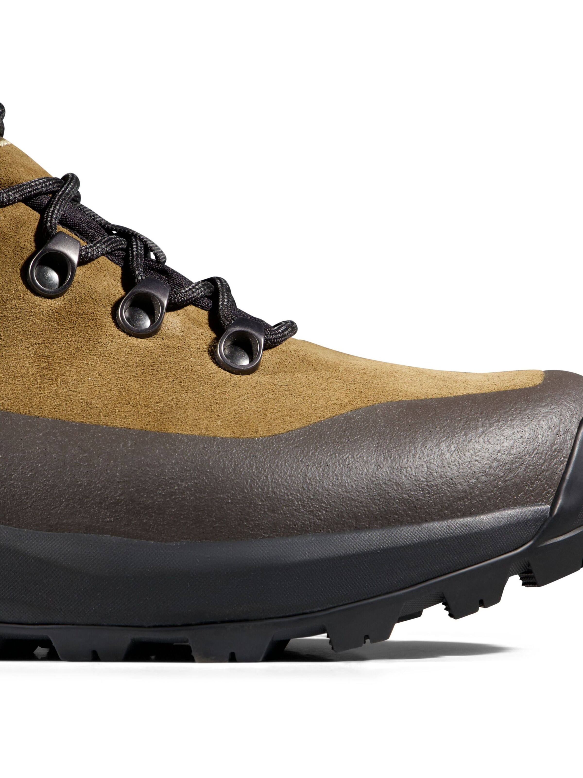 MAMMUT Flats in Brown