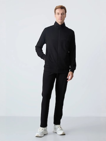 Tommy Life Trainingsanzug 'Aktive Sets' in Schwarz: Vorderseite
