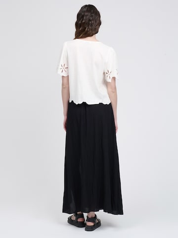 Influencer - Falda en negro