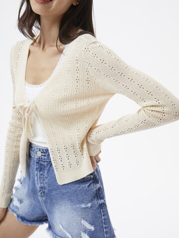 Cardigan 'Easy On Me' AIKI KEYLOOK en beige