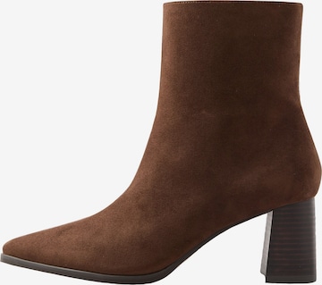 love & roses Stiefelette in Braun: Vorderseite