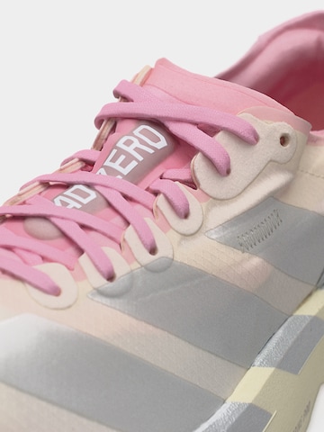 Chaussure de course 'ADIZERO ADIOS PRO 4' ADIDAS PERFORMANCE en blanc