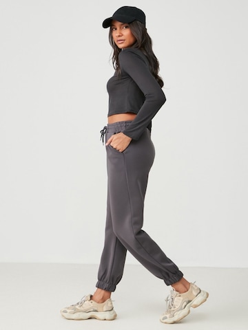 C&City Tapered Trousers in Grey