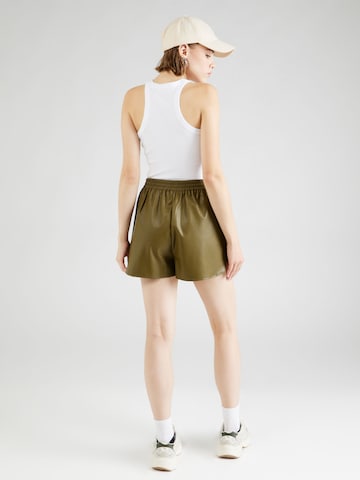 Regular Pantaloni de la TOPSHOP pe verde