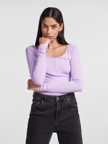 PIECES Shirt 'Kitte' in Lila: Vorderseite