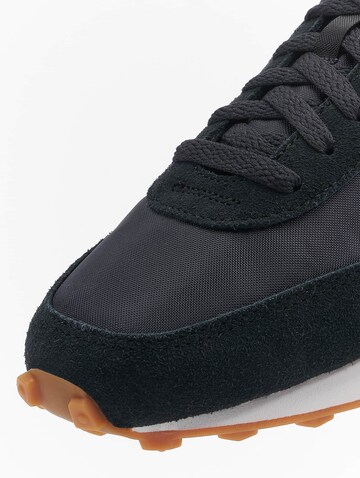 Nike Sportswear Tenisky – černá