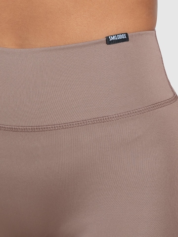 Smilodox Skinny Workout Pants in Brown