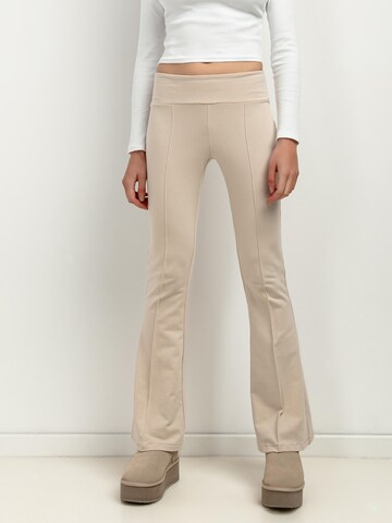 TESSITA Flared Pants in Beige: front