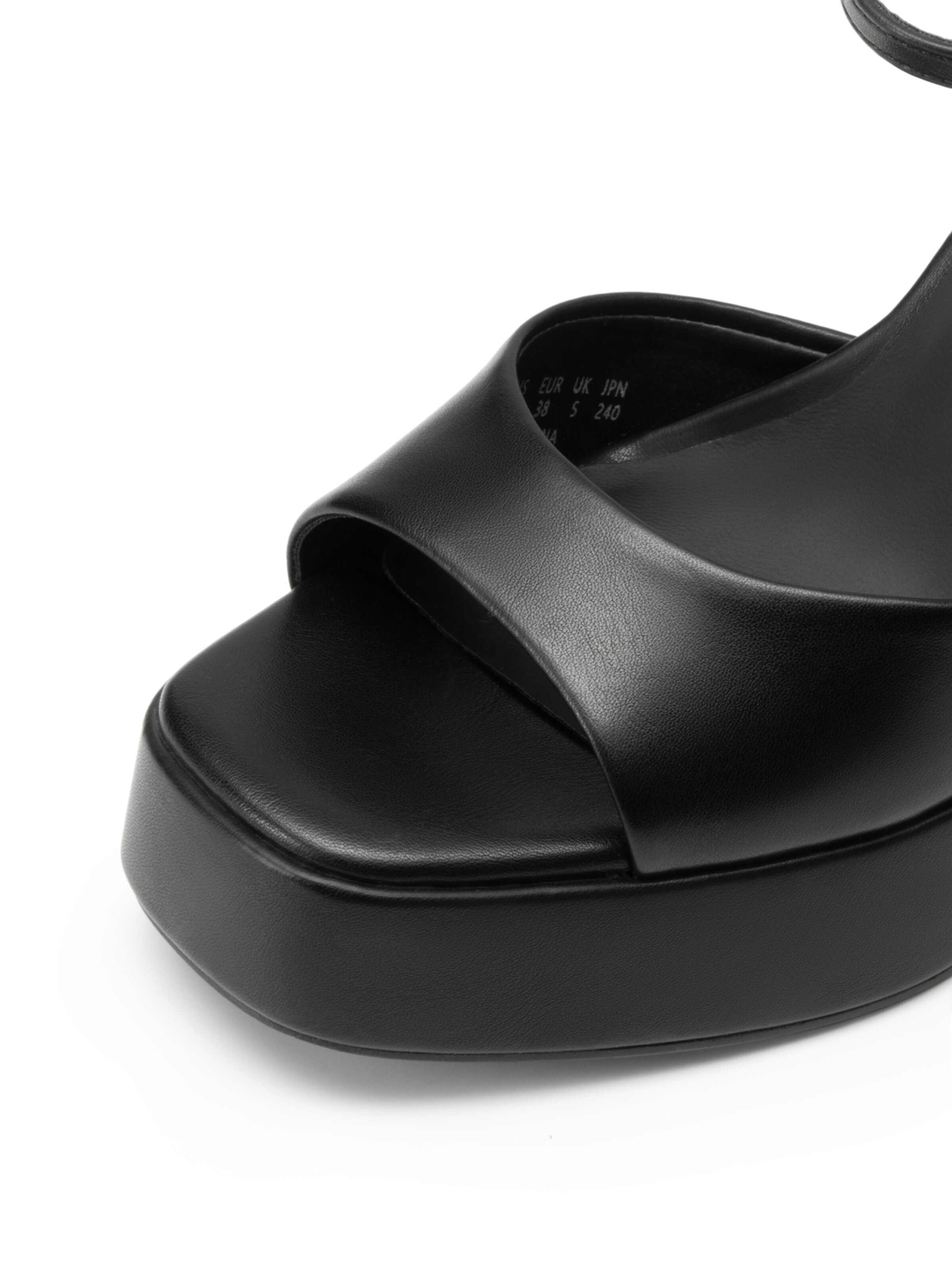 Dream Pairs Strap Sandals in Black