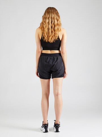 Reebok Regular Sportshorts in Schwarz