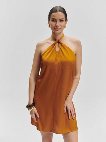De Roos Dress in Orange: front