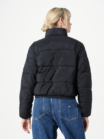 Tommy Jeans Jacke in Schwarz