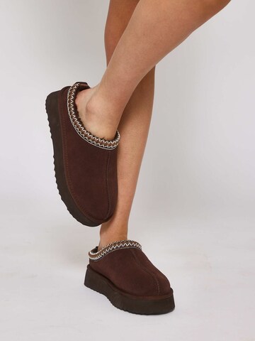 Loungeable Hausschuh in Braun