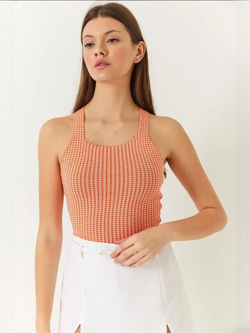 Bianco Lucci Top in Orange: front