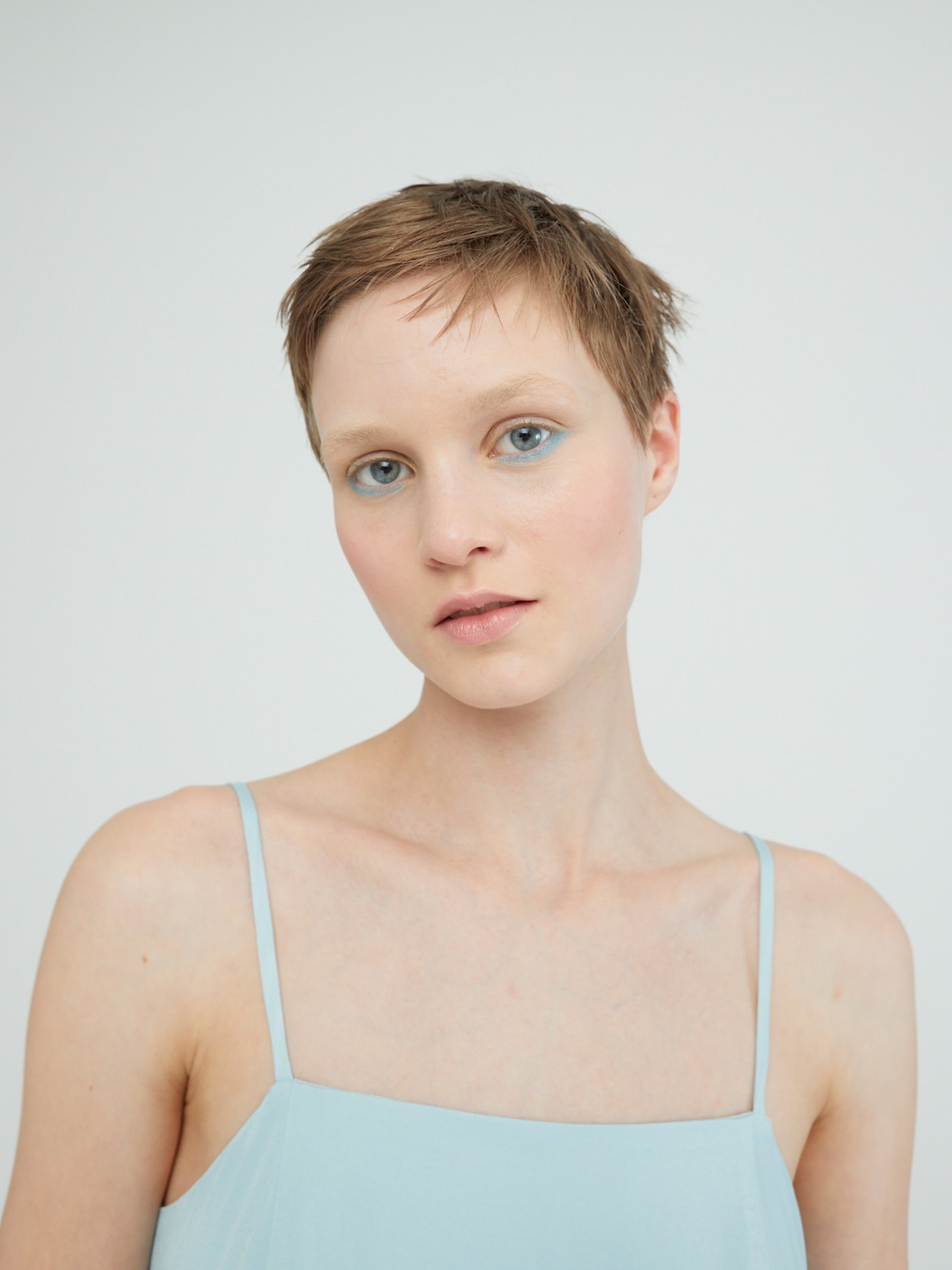 EDITED Kjole 'Linn' lyseblĂĄ