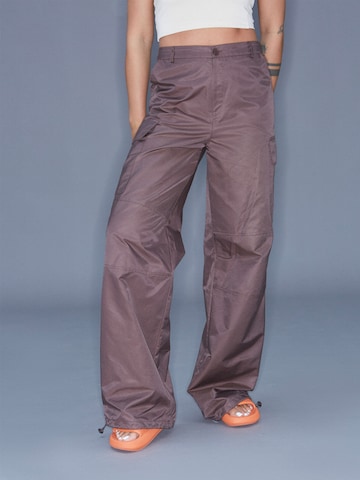 ABOUT YOU x Antonia Wide leg Cargo trousers 'Sina' in Brown: front