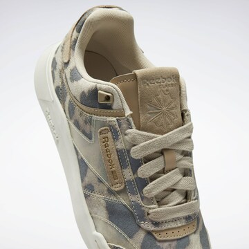 Sneaker low 'Club C Legacy' de la Reebok pe bej