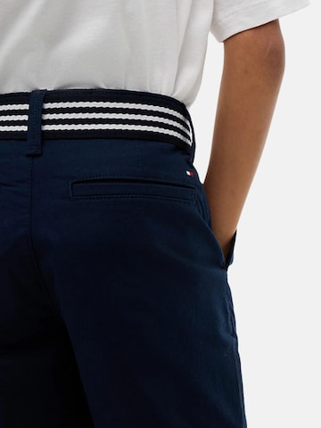 Baggy Pantalon 'BAGGY CHINO BELTED SHORT BERMUDA' Tommy Hilfiger Kids en bleu