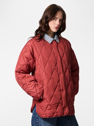 Veste mi-saison 'PCSTELLA' PIECES en rouge : devant