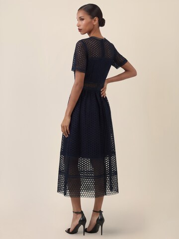 APART Kleid in Blau