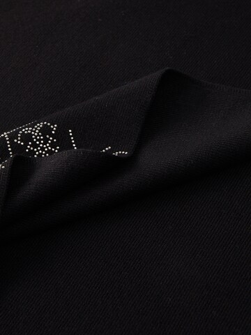 GUESS Scarf in Black