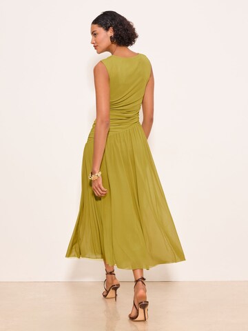 Robe Lipsy en vert