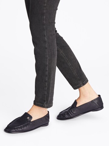 TOMMY HILFIGER Mokasíny – černá