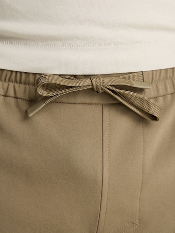 Regular Pantalon cargo 'Rift Flow' CHASIN' en beige