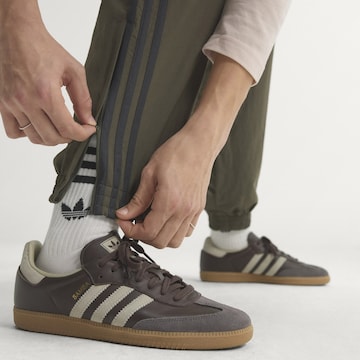 ADIDAS ORIGINALS Tapered Broek 'Firebird' in Bruin