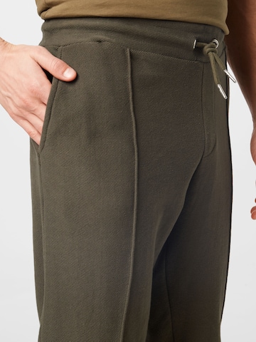 BURTON MENSWEAR LONDON Tapered Pants in Green