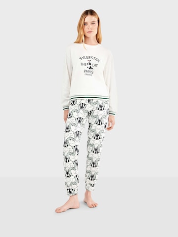 Gisela Pyjamas i vit: framsida