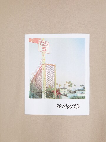 Bershka T-Shirt in Beige