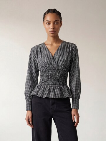 ARMIE Blouse 'The Carla Long Sleeve Top' in Black: front