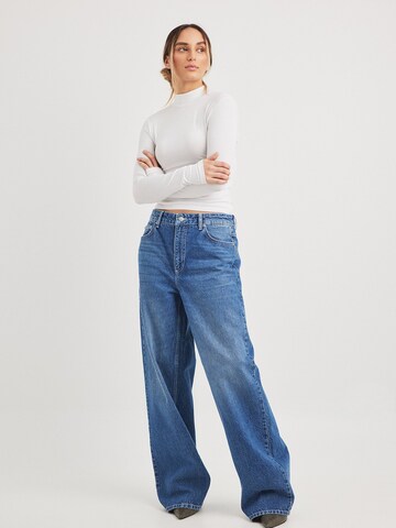 NA-KD Loose fit Jeans in Blue: front